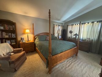 Beautiful Solid Oak Cal King Poster Bed