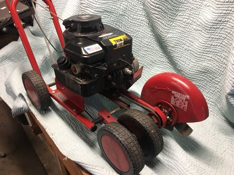 Trim Rite edger w 3.5 hp Briggs & Stratton for Sale in Moorestown, NJ