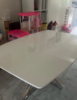 White Modern Dining Table and Mirror