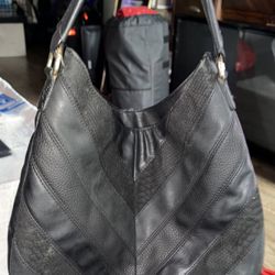Like New Black “IM ❤️” Shoulder Bag Been Used One Day But I Need A Long Strap Love The Bag But Couldn’t Do Shoulder Bag Length. Located Off Lake Mead 