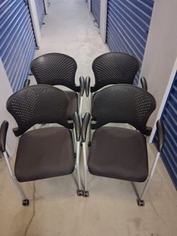 Set of 4 Office Chairs with Casters