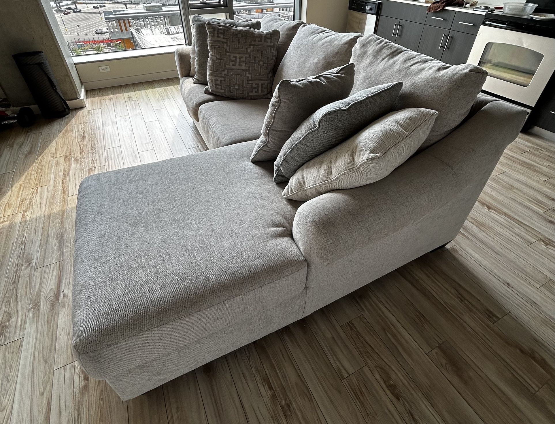 Carnaby 2-Piece Sectional with Chaise
