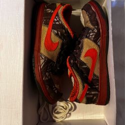 2004 Nike SB Dunk Low Reese Forbes Hunter Size 10.5 Pre-Owned, no OG box 304292-281