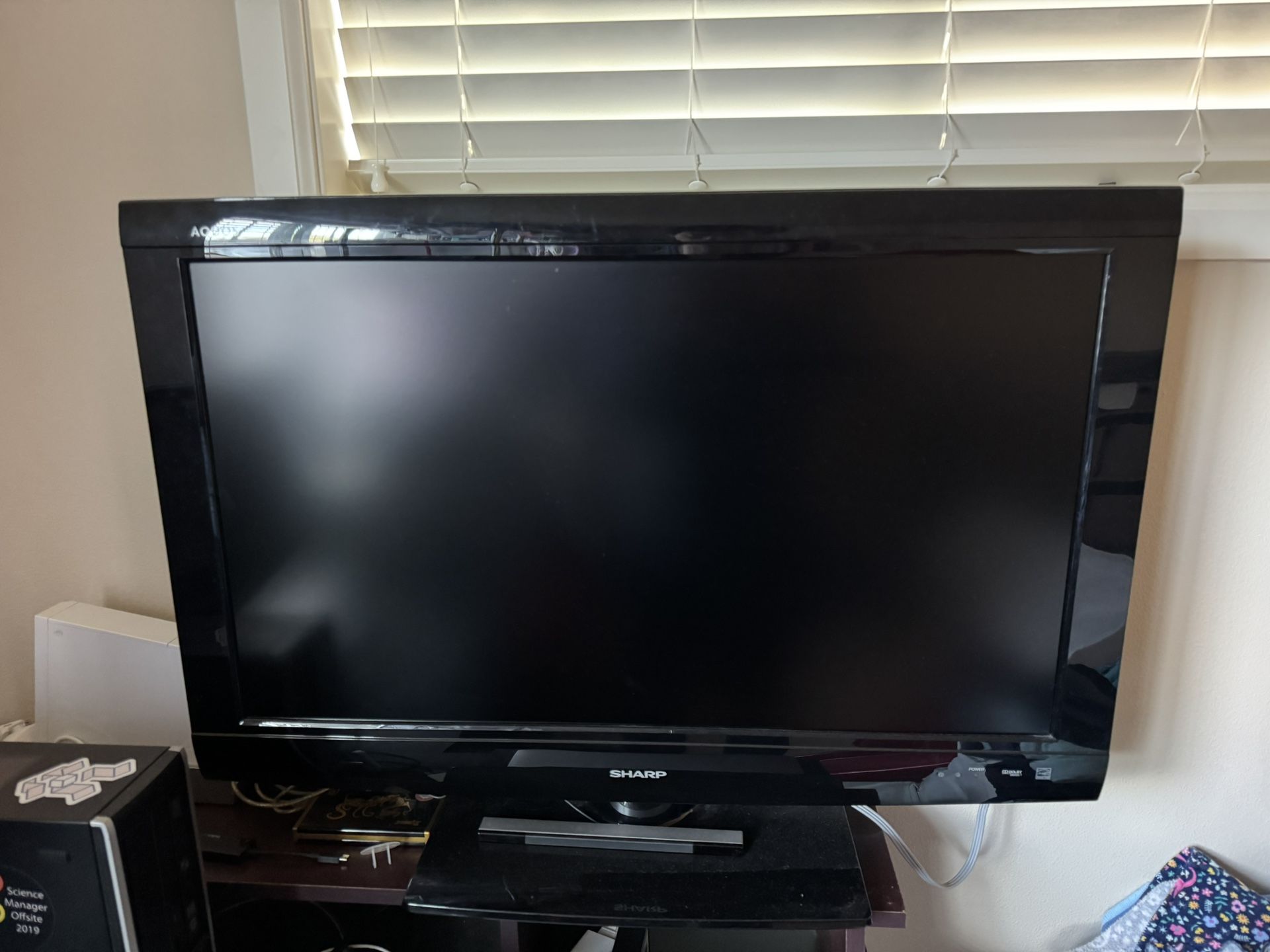 32inch SHARP TV With Remote In Excellent Condition