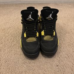 Air Jordan 4 Retro ‘thunder’ 2023 Used
