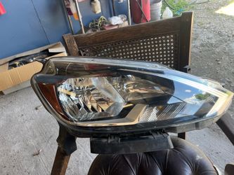 2018 Nissan Versa used right headlight