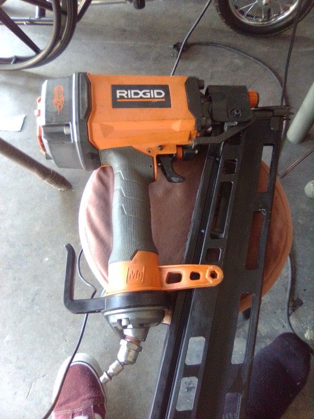 Ridgid Fuego R350RHE Pneumatic Nailer