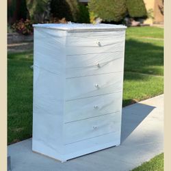 Dresser/ Five drawers dresser