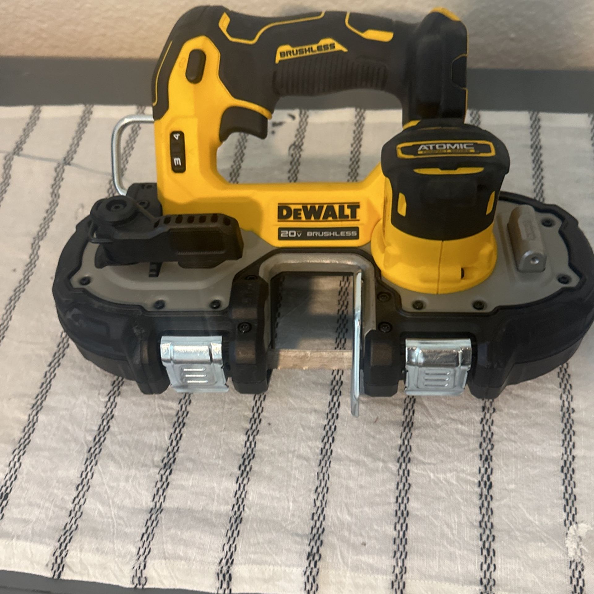 Dewalt Atomic 20v Bandsaw