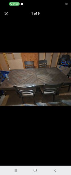 Dinning room table