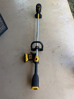 DEWALT 20V XR weed trimer with 4AH Battery and charger $150