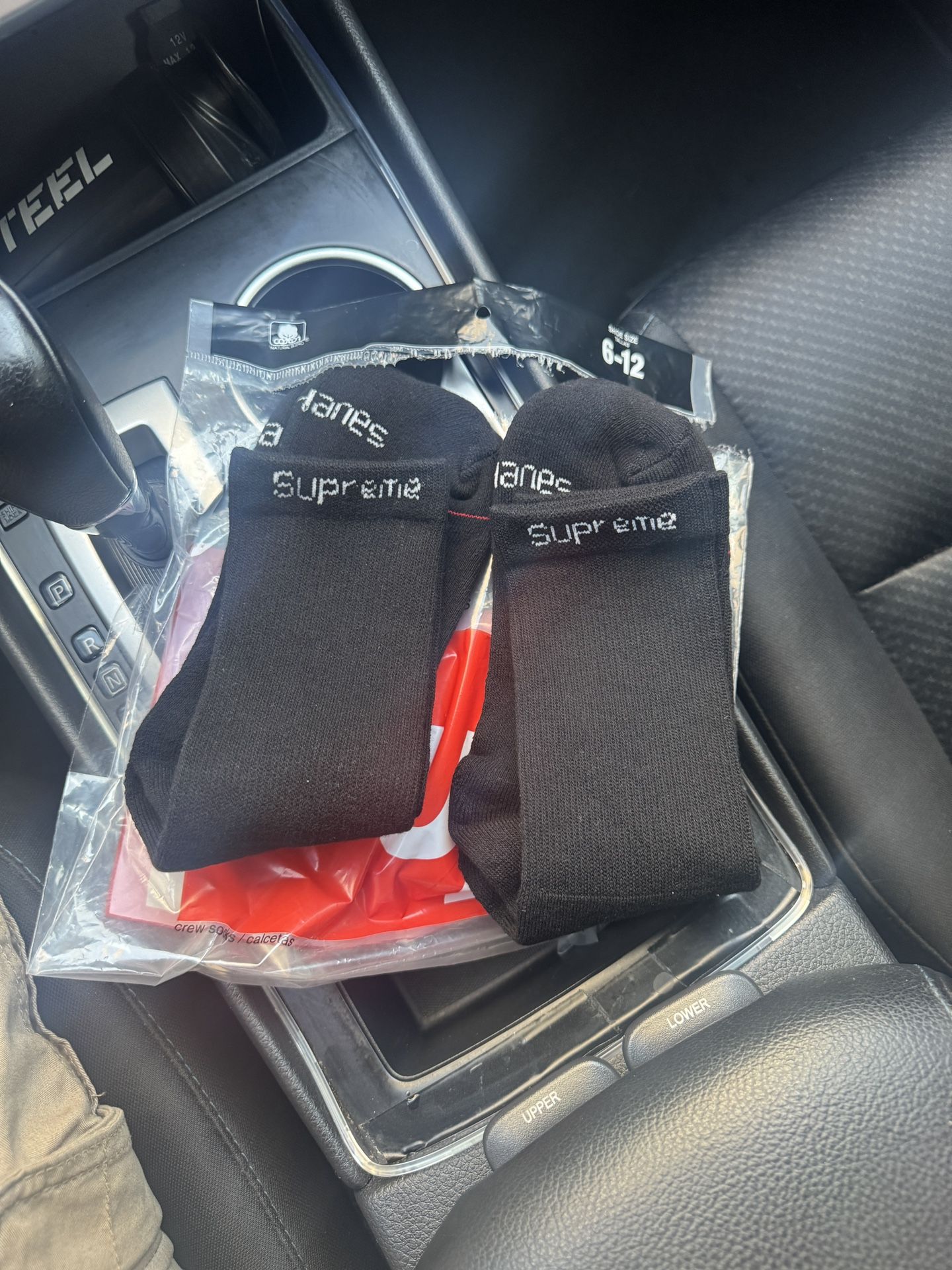 Supreme x Hanes Crew Socks Black