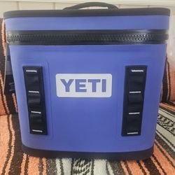 Yeti Hopper 12 Ultramarine Violet. New!