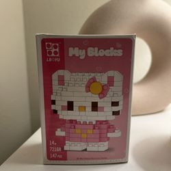 HELLO KITTY lego set