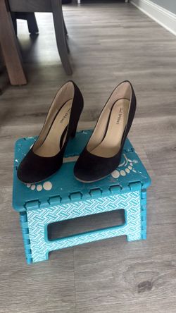 Woman’s fabric pump size 7