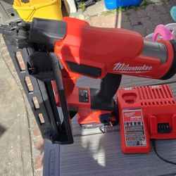 Milwaukee Angle niler