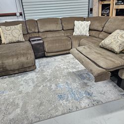 Brown Sectional Couch with a Recliner and Left Side Chase 🚚 SAME DAY DELIVERY AVAILABLE 🚛