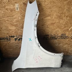 2016-2021 GLC300 W253 MERCEDES BENZ FENDER WHITE RIGHT DRIVER SIDE OEM IN GOOD SHAPE