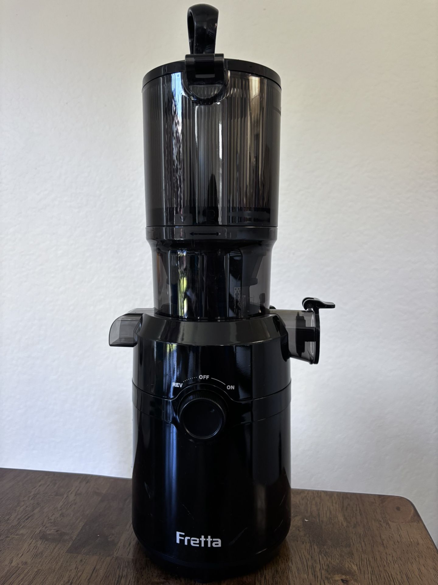 Cold Press Juicer Machines,Fretta Slow Masticating Juicer Machines with 4.25" Large Feed Chute,Fit Whole Fruits & Vegetables Easy Clean Self Feeding,H