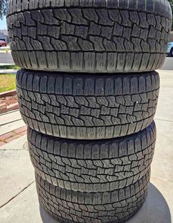 225 55 18 Falken tires Con 80% de Vida Las 4