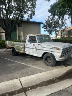 1967 ford f150  5 lugs needs gas tank flushed out carburetor and tune up automatic  v8 454 in gen truck