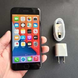 iPhone 7 - UNLOCKED - Like New 