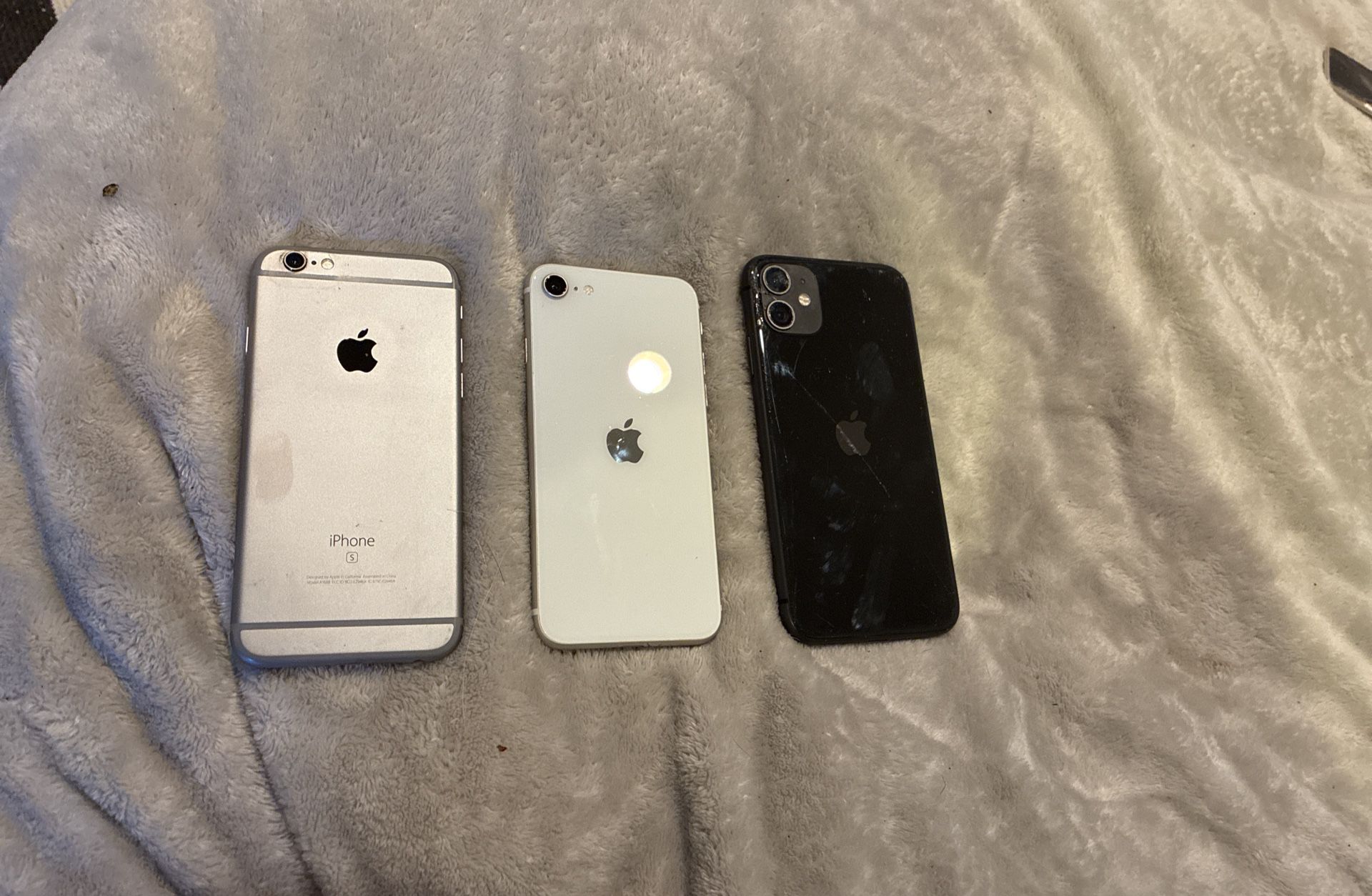 Apple iPhones Password Locked 3 Phone Lot