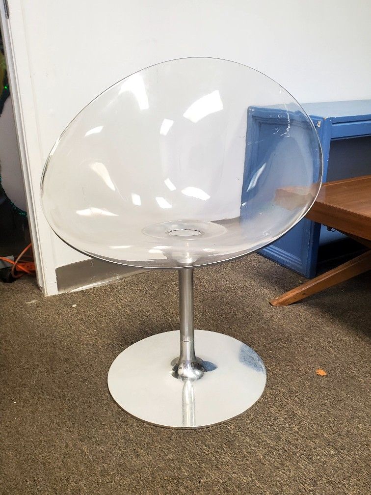 Vintage Mid-Modern Oval Swivel Chair