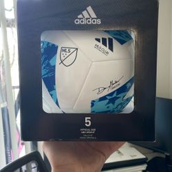 Selling  MLS MATCH CLUB BALL 15 dollars