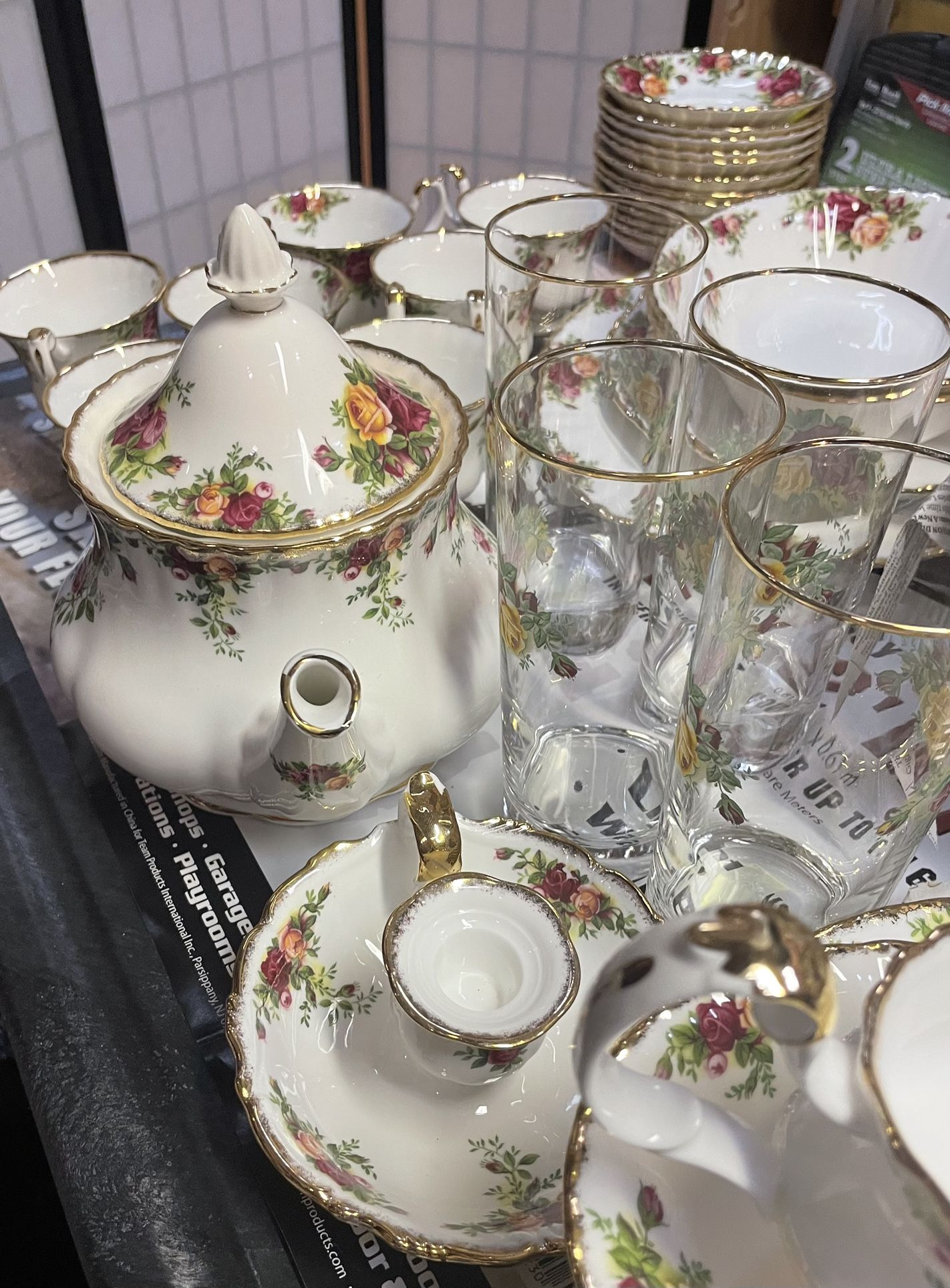 Royal Albert Old Country Roses 1962 England Bone China MINT 63 Pc Set