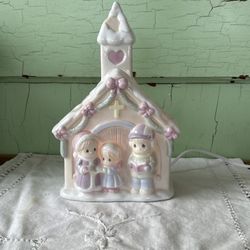 Precious Moments Sugar Town Church Night Light Chapel/1993 Carolers  Christmas Village Lighted Church
