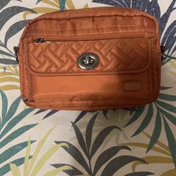 Crossbody Lug Switch With Peekaboo 