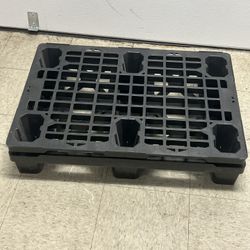FREE Plastic Pallets