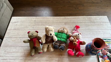 The vintage Starbucks Bearista plush bears