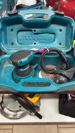 Makita BO5030 Orbital Sander in Case
