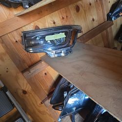 2017 2018 2019 GMC Acadia Halogen Headlight W/LED Left Side OEM