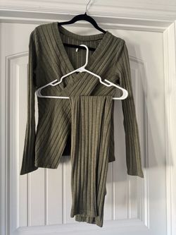 2 Piece Green Open Set