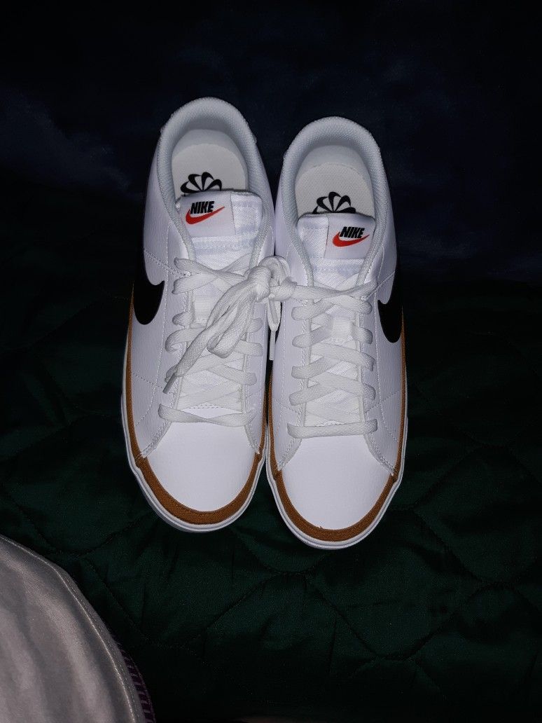 Nike NikeCourt Legacy Next Nature
Mens Tennis Shoes Snikers