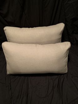 BRAND NEW •TOSS PILLOWS •