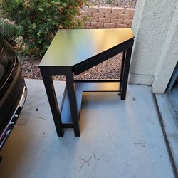 Corner table
