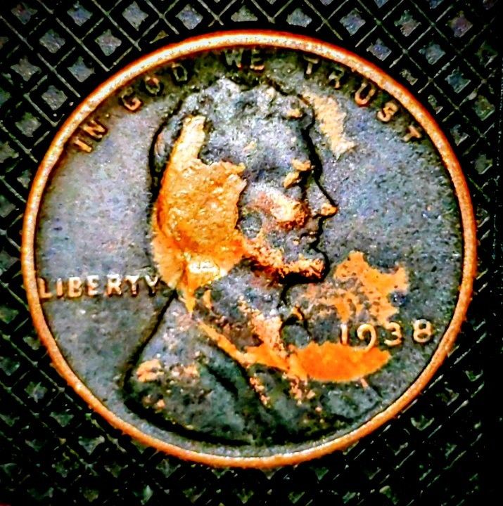 1938 Lincoln Wheat Penny Rare Black / Gold Natural Toning. VF Condition..Trades Possible