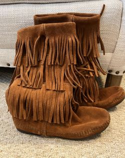 Minnetonka 3 Layer Fringe Boots