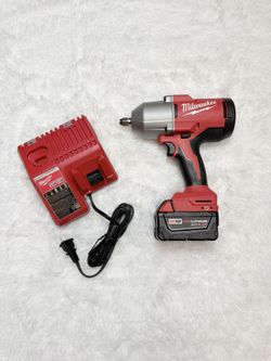 Milwuakee 1,200ft-lbs High Torque Impact Wrench 1/2” Combo Kit 