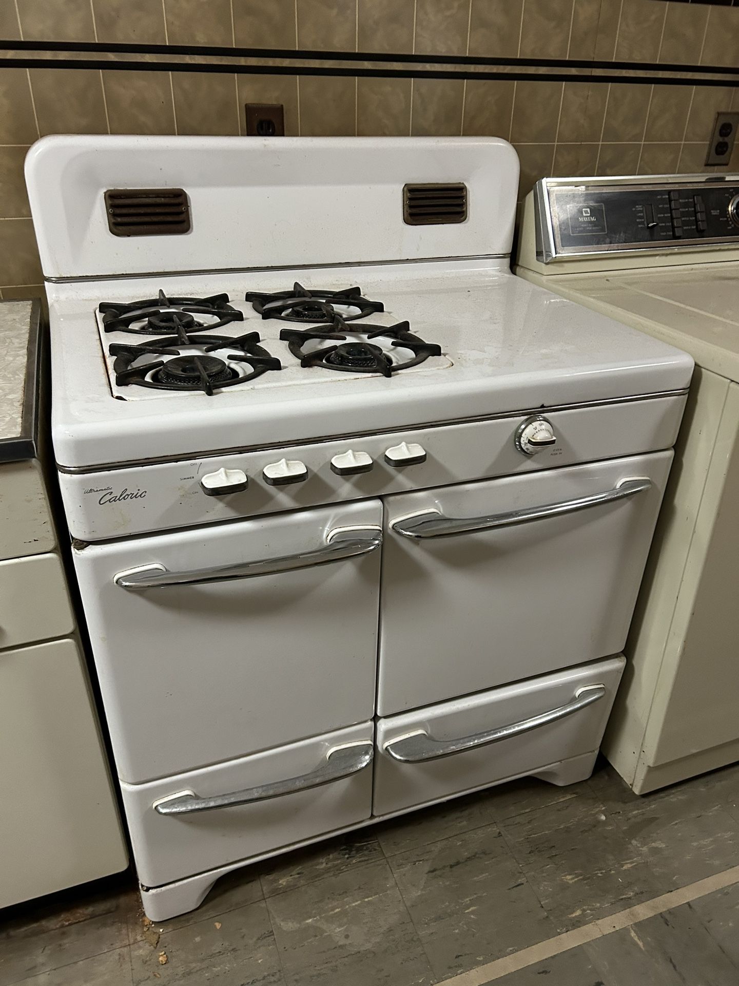 Gas Stove, Vintage Beautiful Ulrtamatic By Caloric