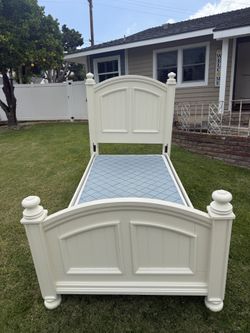 White Bed (with matteress)