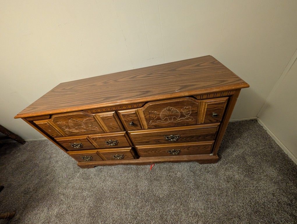 Dresser And Drawers