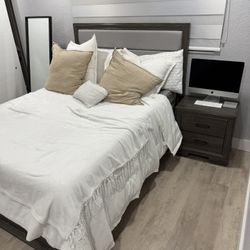 Bed Set You Get The Mattress The Bed Frame And The Night Stand Queen Size