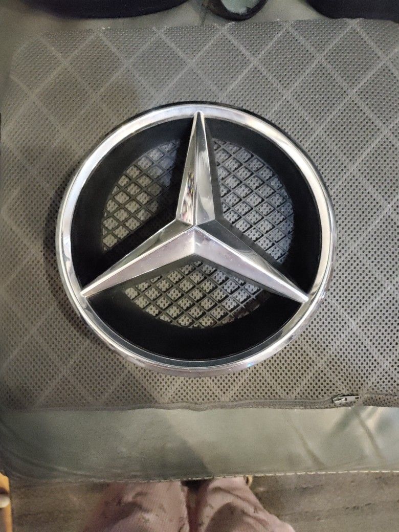 Mercedes-Benz Front Grill Emblem