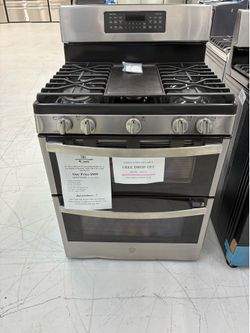 SUMMER FATHER’S DAY SALE 😎👨🏻‍🦱 SAVE $900 OFF MSRP on Freestanding Double Oven Gas Range w/ Convection