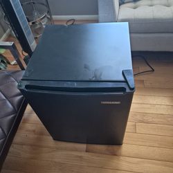 Vissani Refrigerator